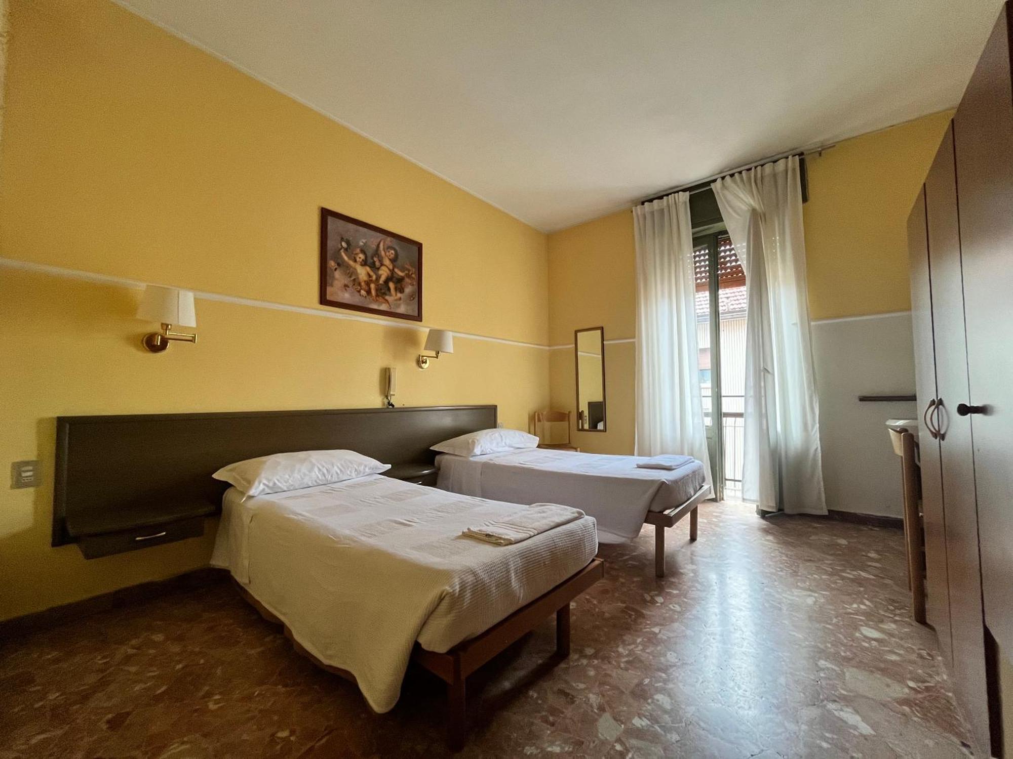 Hotel Parini Cesano Boscone Eksteriør bilde