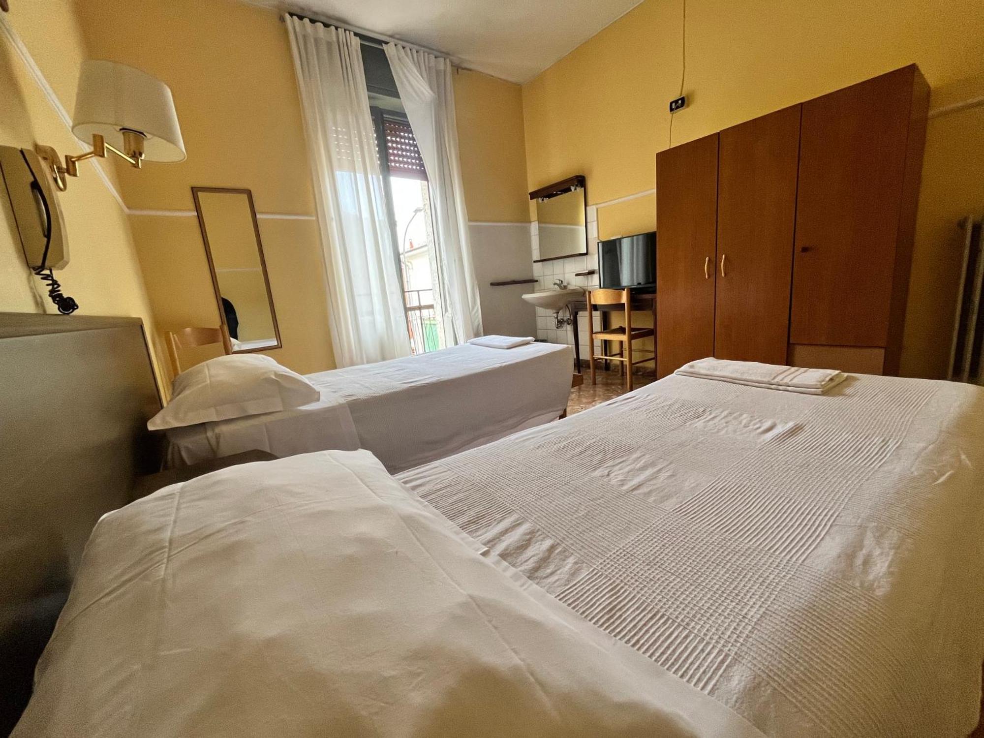 Hotel Parini Cesano Boscone Eksteriør bilde